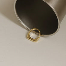 Load image into Gallery viewer, 18K Gold Versatile Simple Ring
