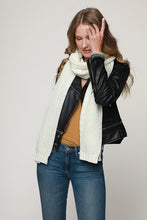 Load image into Gallery viewer, Plush Chunky Scarf